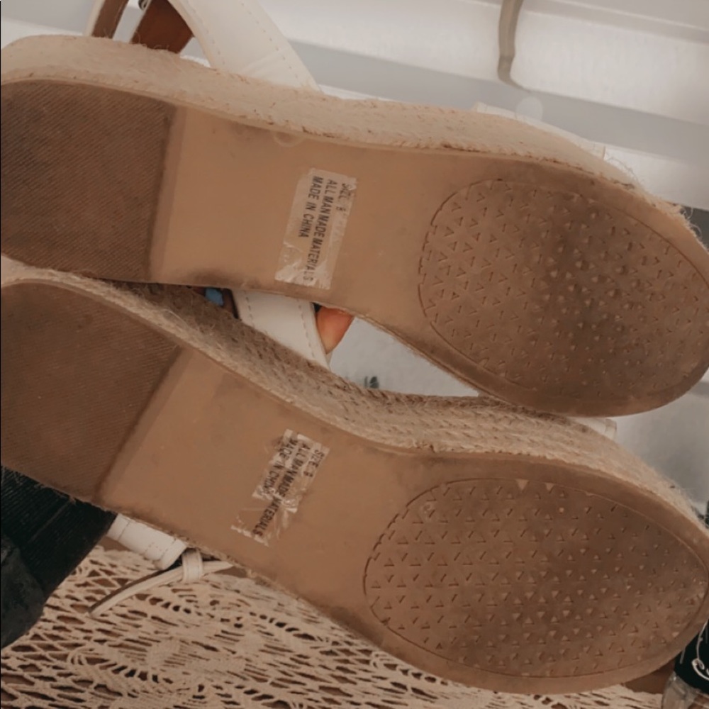white strap platforms π€ - Picture 4 of 7